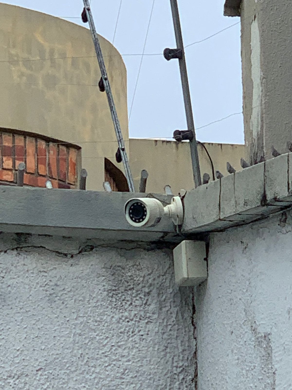 4 UN CÂMERAS EXTERNAS E SISTEMA