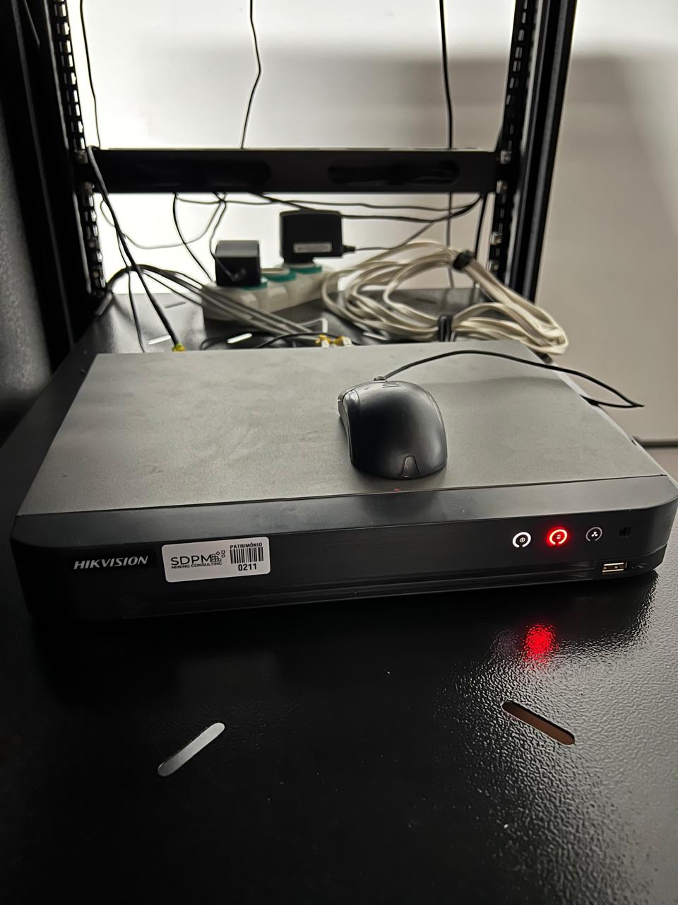 4 UN CÂMERAS EXTERNAS E SISTEMA