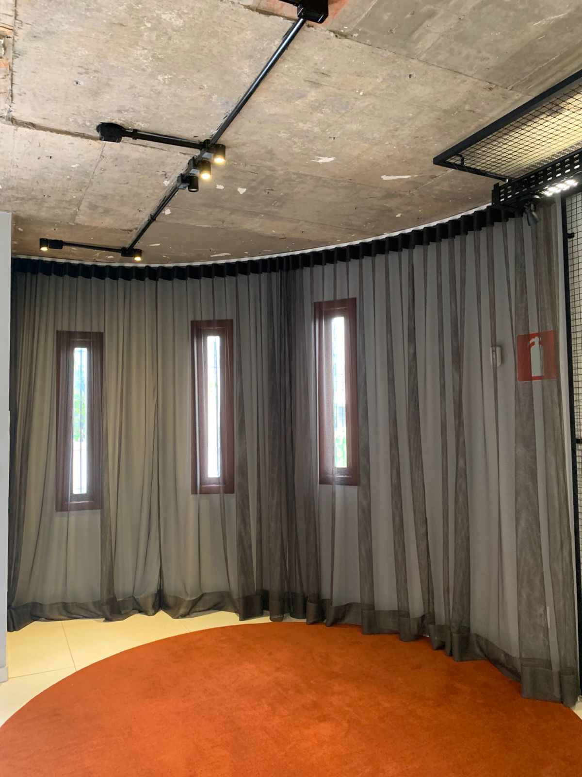 SDPM-0147 | CORTINA PRETA VAZADA | A: 2,85M