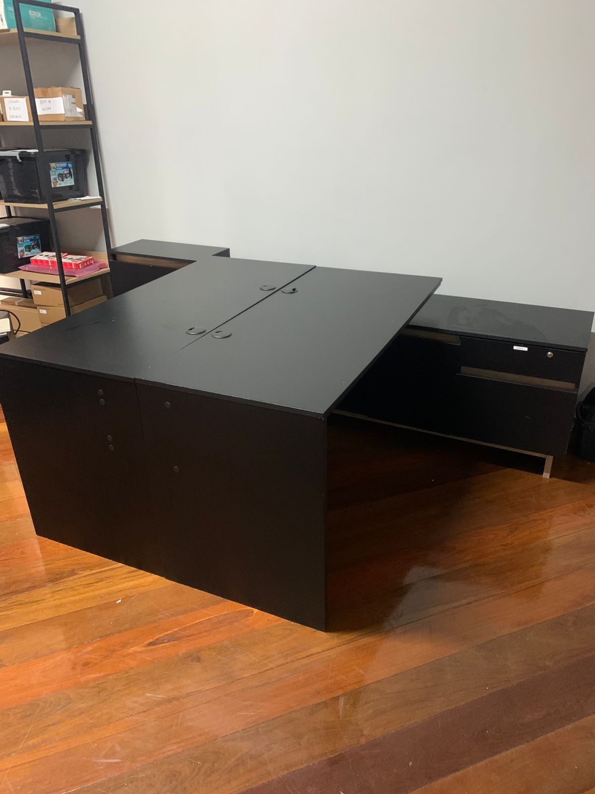 SDPM-0089 | MESA DE ESCRITÓRIO PRETA | L 1,20M X C 1,36M X A 76CM