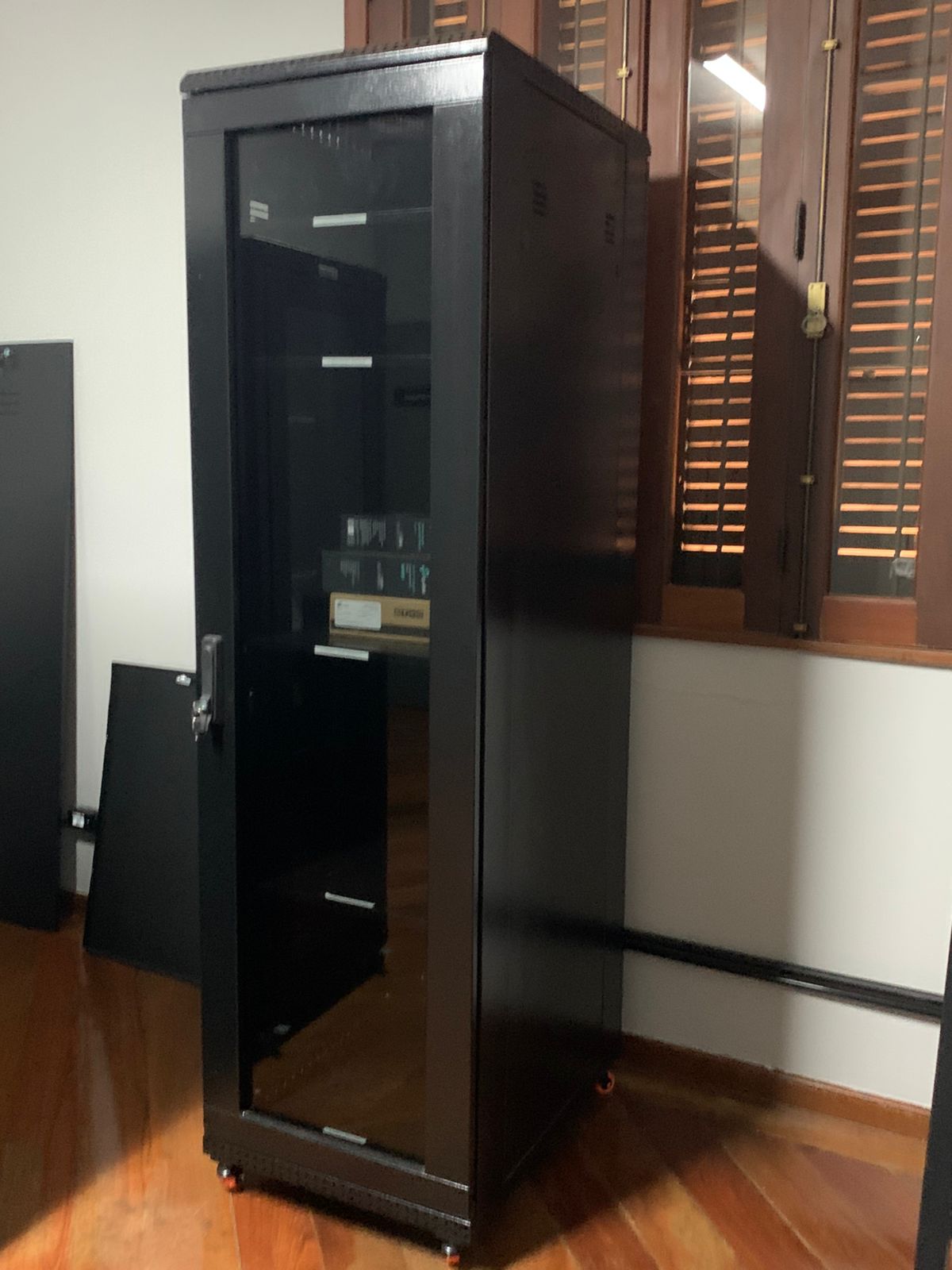 SDPM-0141 | RACK PRETO | C 80CM X L 60CM X A 2,15M